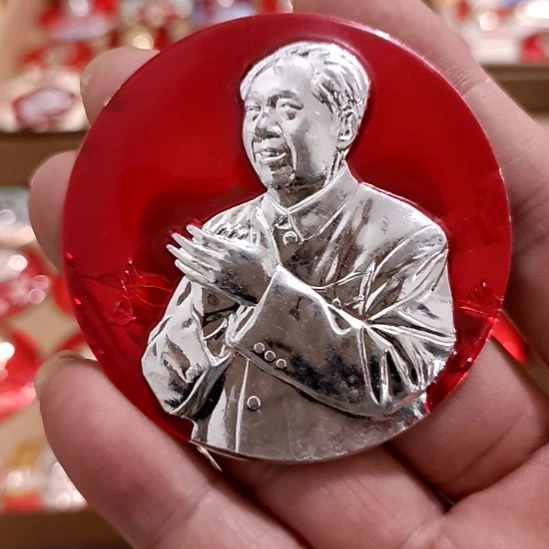 铝张*友圆形红色文字像章