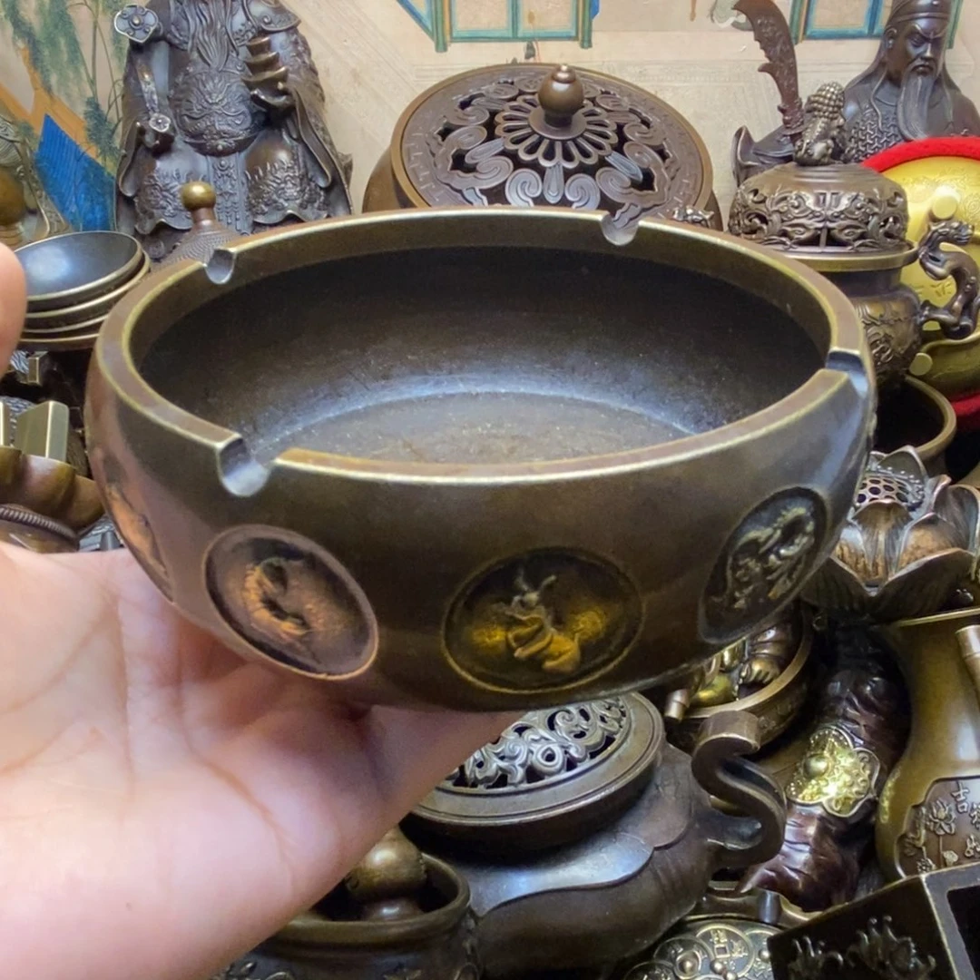 铜器摆件做工精良