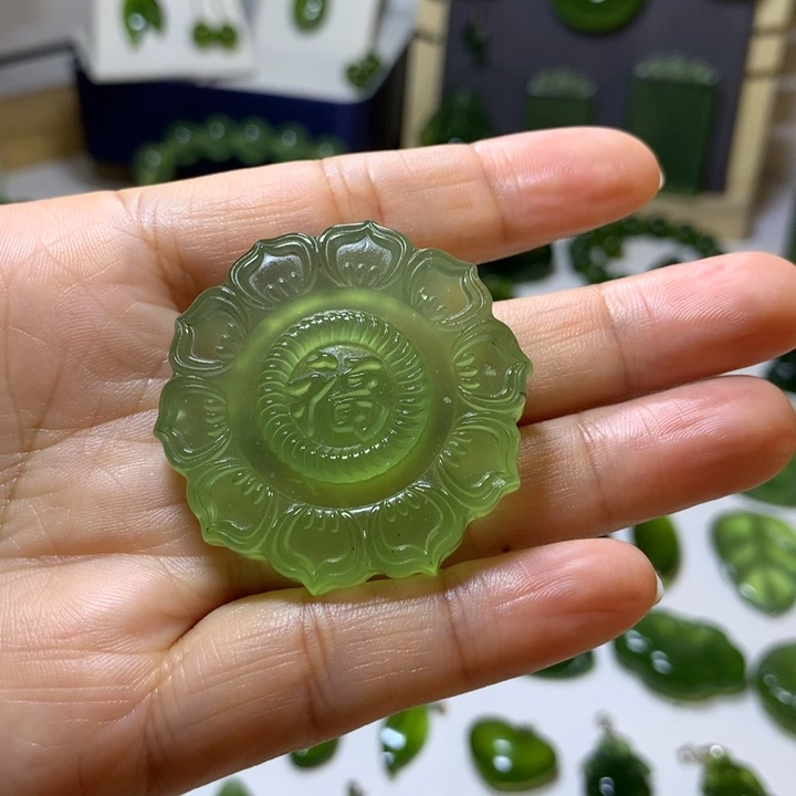 岫玉未镶嵌颈饰吊坠