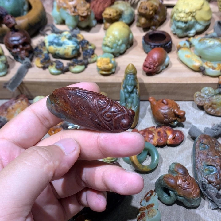 未镶嵌岫岩河磨玉（透闪石质玉）挂件