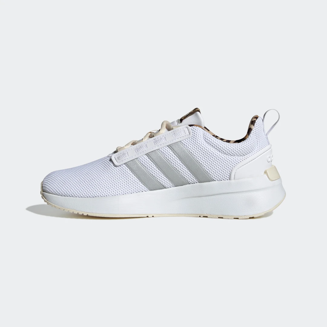 adidas  防滑耐磨透 气低帮马拉松跑步鞋女款白 GW4417