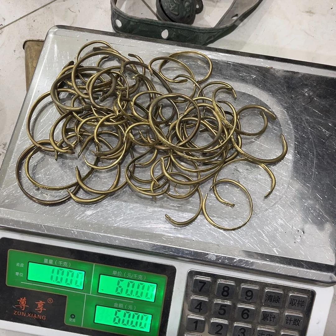 大***生闪电购铜摆件工艺品