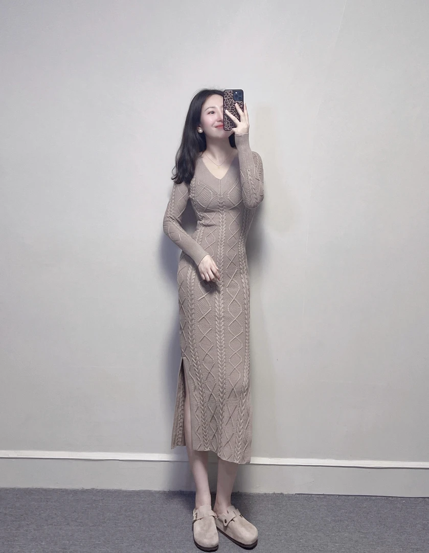 【梨花隐】秋冬气质韩系V领针织长裙连衣裙通勤高级感