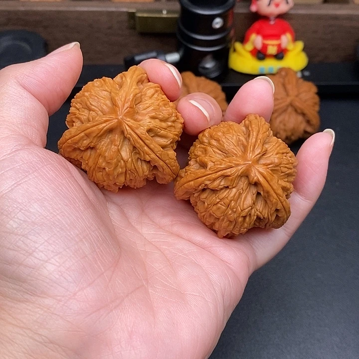 旺***店文玩核桃把件白奔