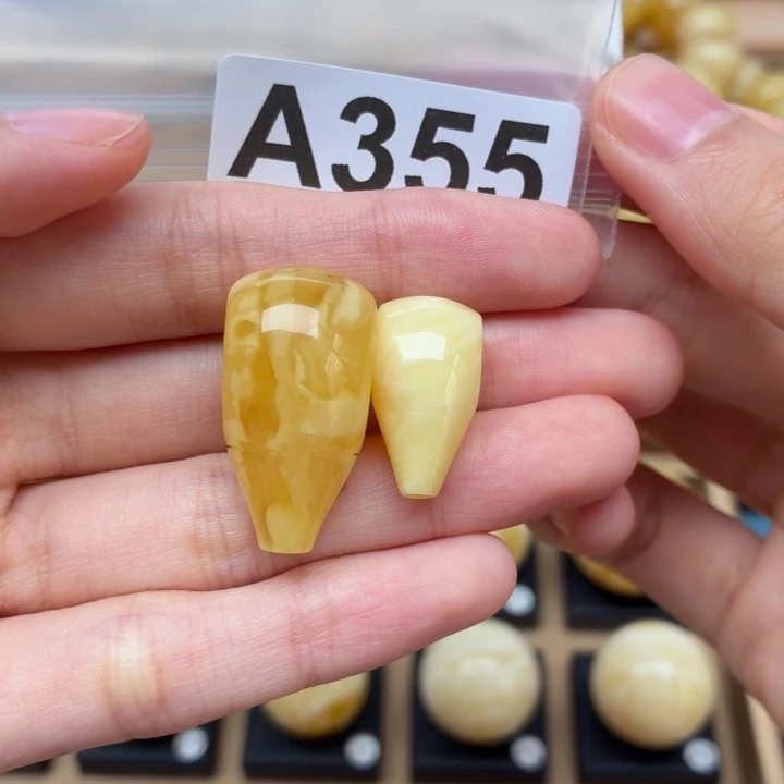 伊***蜜蜡未镶嵌裸石蜜蜡微瑕