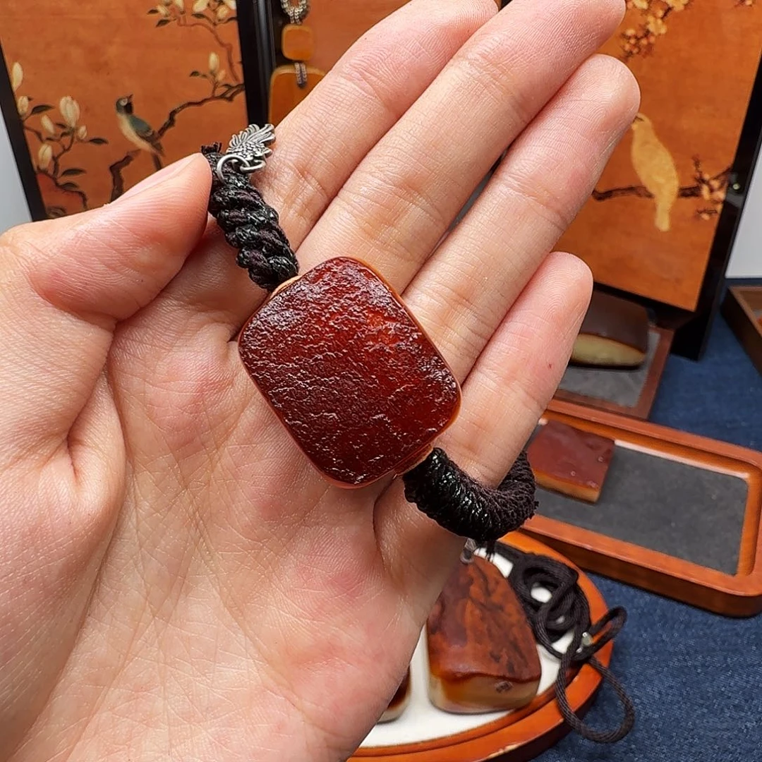 蜜蜡未镶嵌吊坠(赠链)