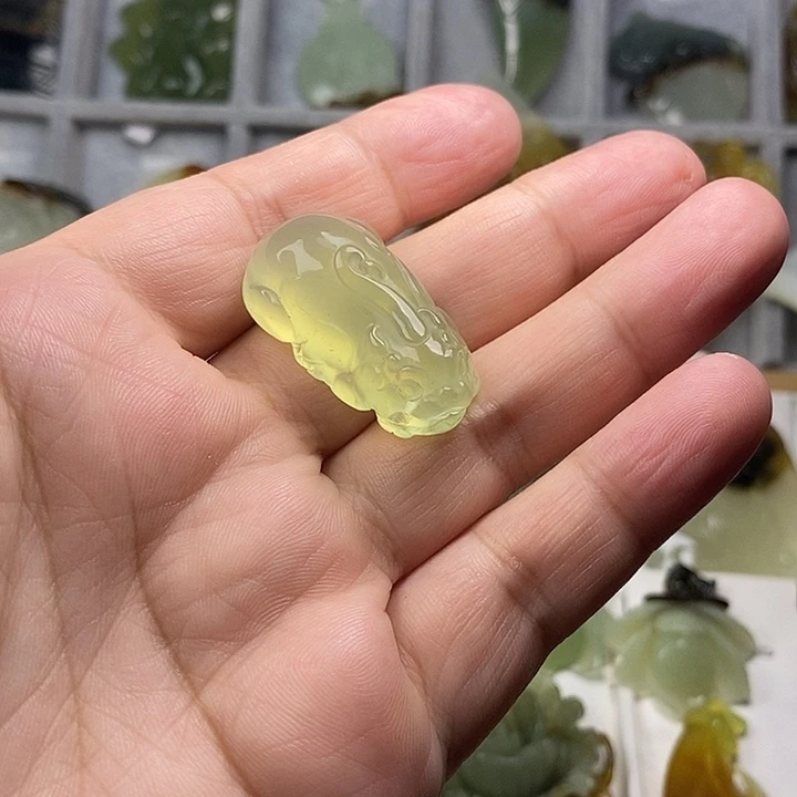 未镶嵌蛇纹石玉吊坠(不含链)