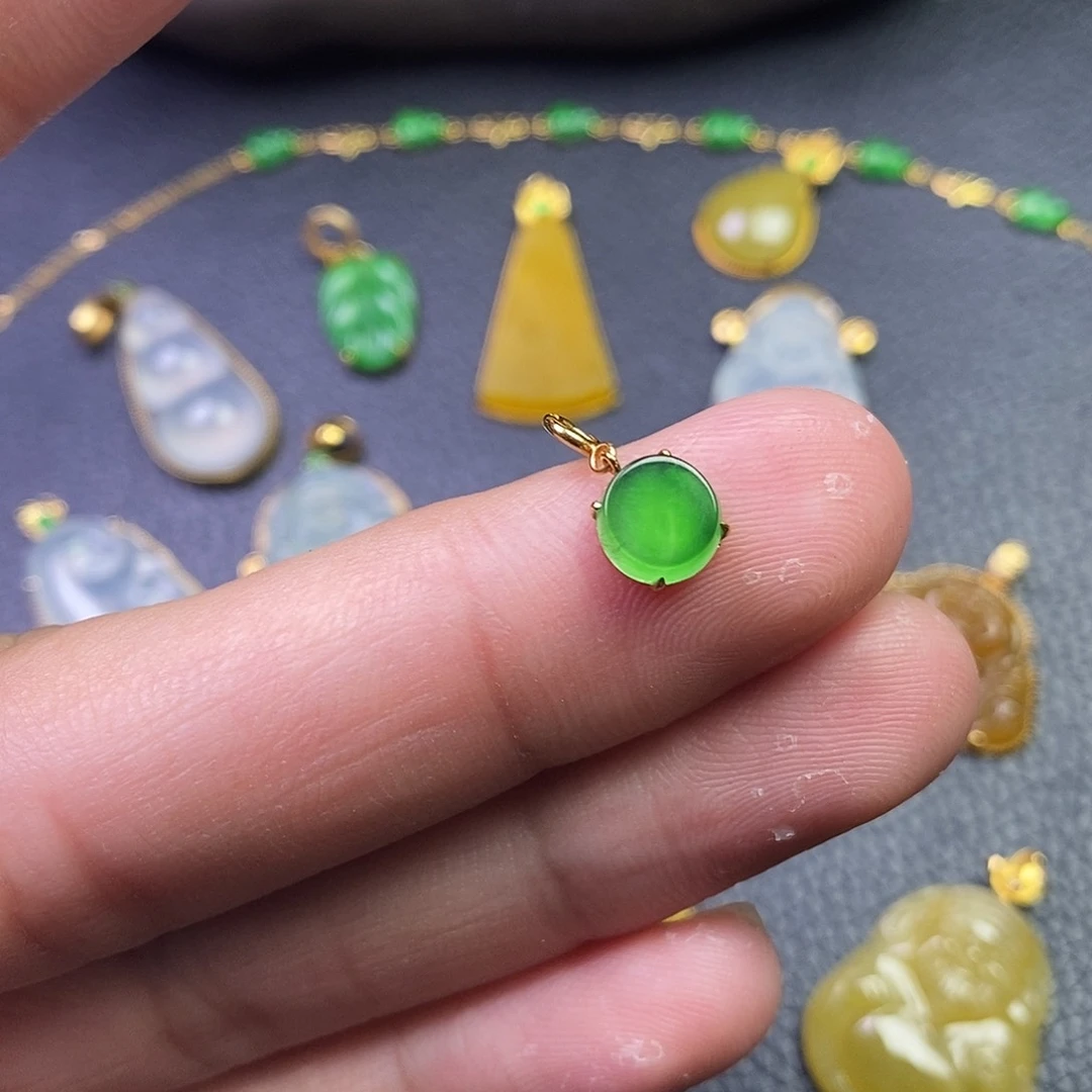 颈饰18K金镶嵌翡翠