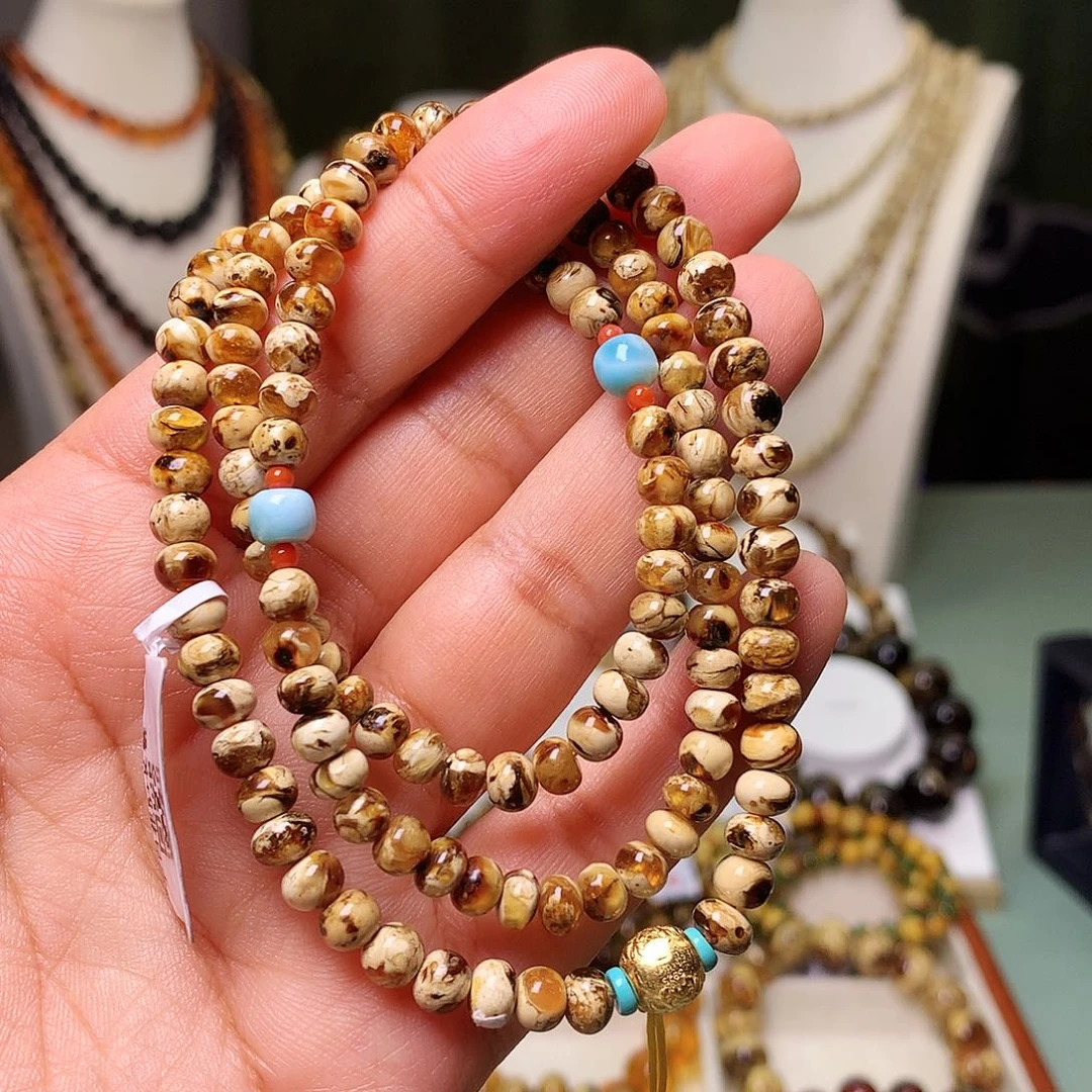 琥珀未镶嵌裸石干白溶洞983