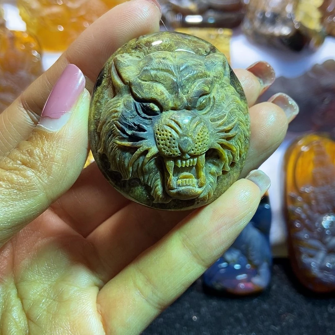琥珀颈饰未镶嵌老虎