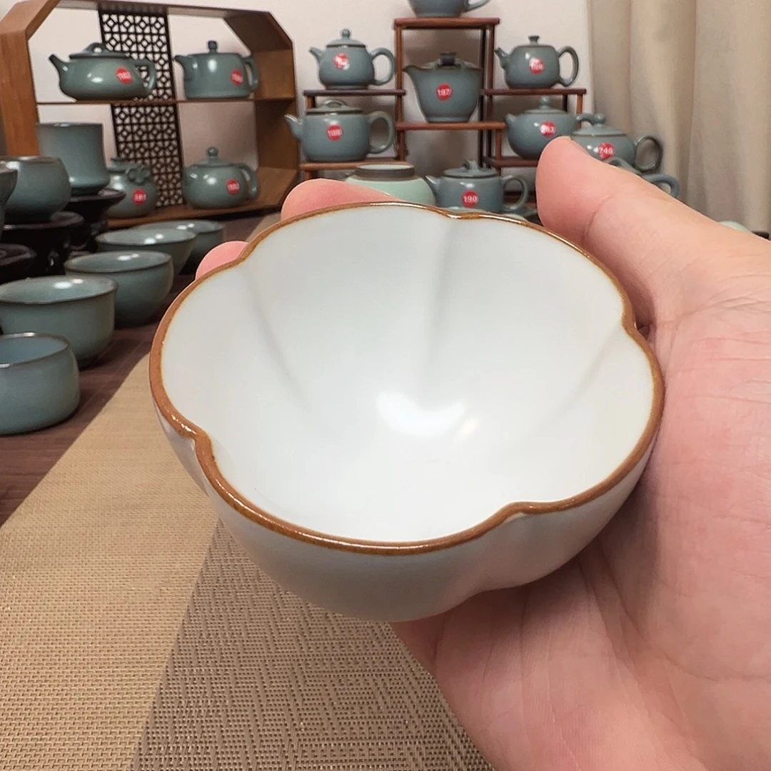 瓷片。。。。。。。。。。。。。