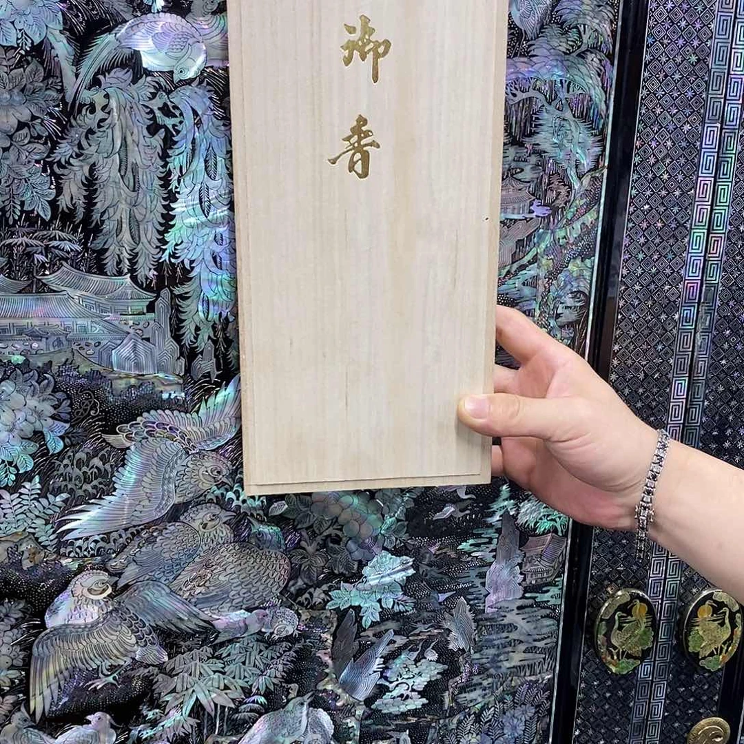 紫檀木类书柜北*人红木家具的设计风格