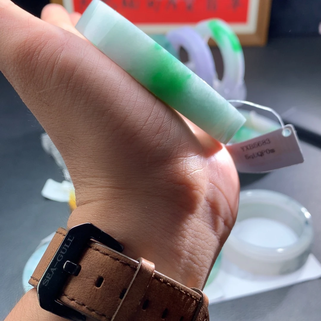 定制翡翠未镶嵌手镯