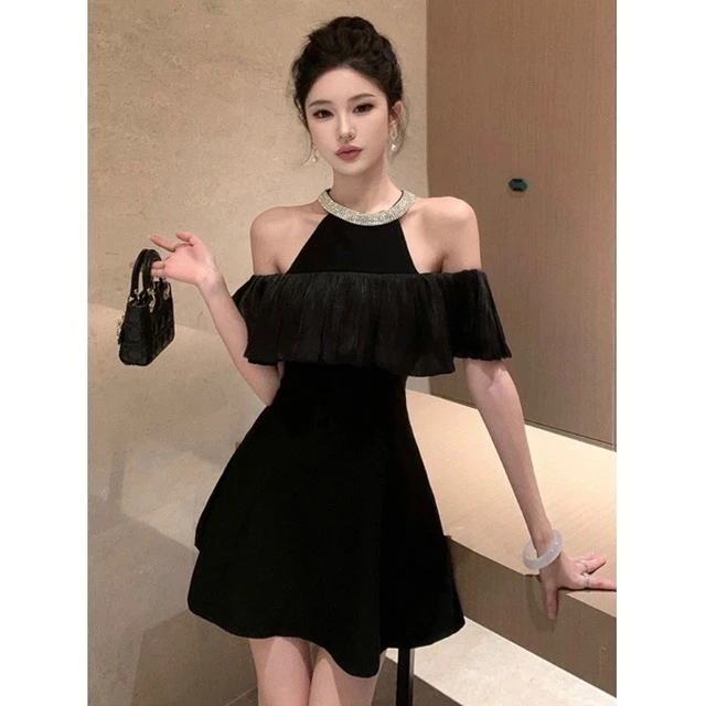 名媛气质挂脖一字肩连衣裙女夏季2025新款黑色法式修身收腰短裙子