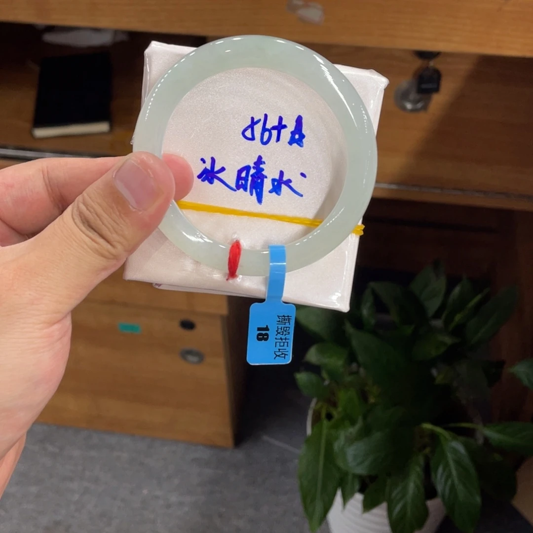 翡翠手镯未镶嵌天然翡翠