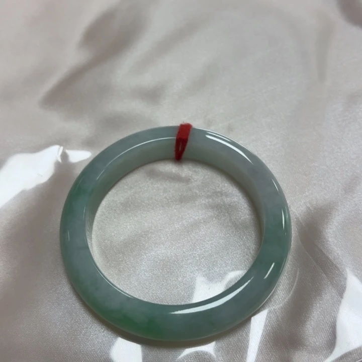 简***由翡翠未镶嵌手镯翡翠