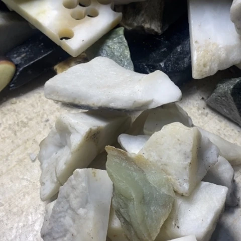 透闪石质玉未镶嵌珠宝半成品