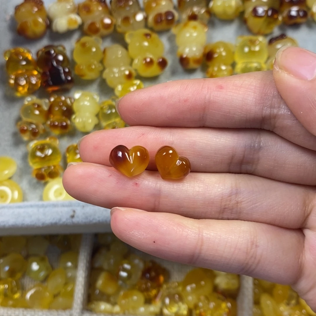 未镶嵌颈饰琥珀屁桃