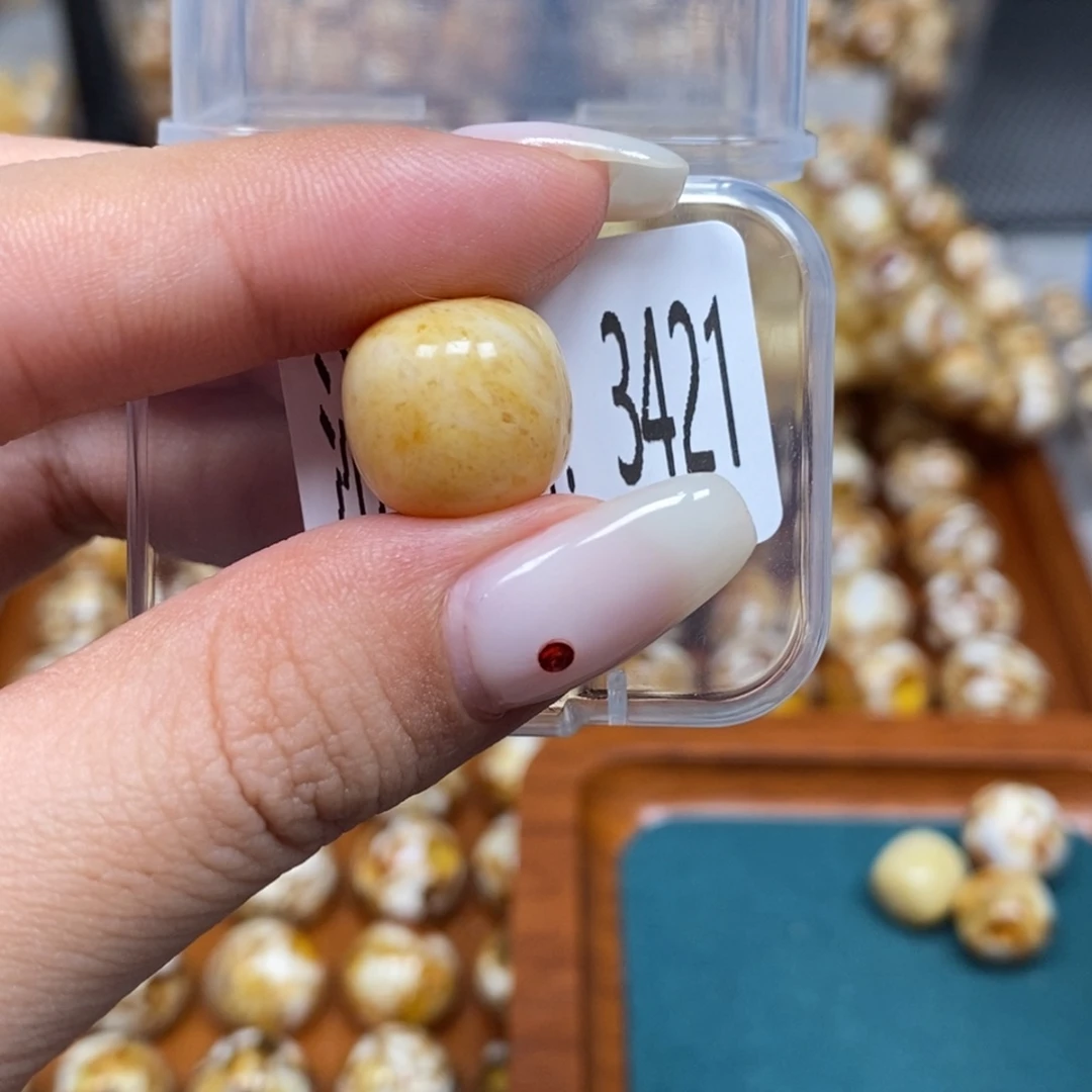 蜜蜡未镶嵌珠宝奇石3421