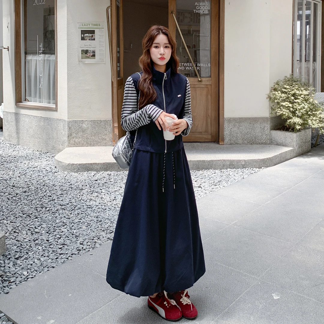 早秋氛围感穿搭时尚套装女2025新款工装马甲条纹上衣半身裙三件套