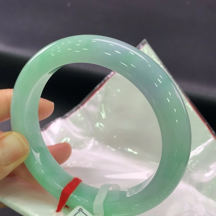 翡翠未镶嵌手镯正圈63