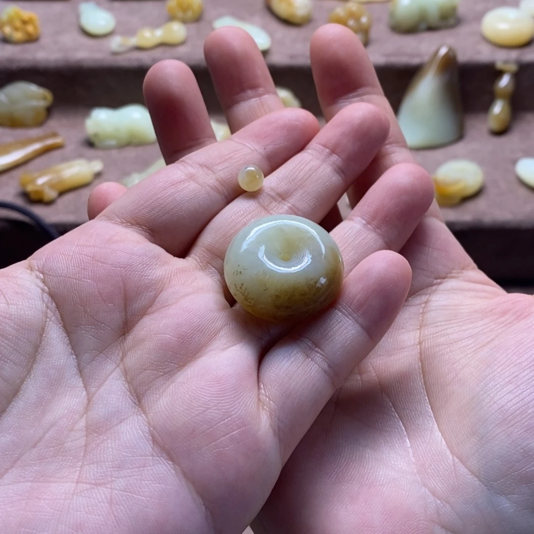 风***ᵉ和田玉（糖玉）未镶嵌颈饰