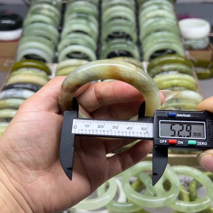 蛇纹石玉未镶嵌手镯63