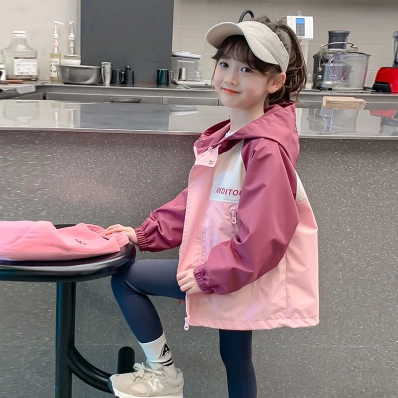 女童外套春秋款2025新款洋气儿童冲锋衣小女孩运动宝宝外穿上衣潮