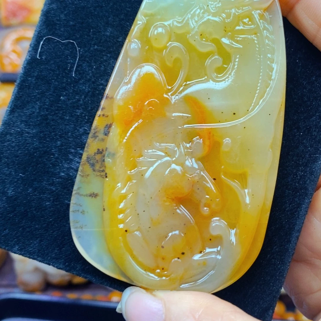 未镶嵌石英质玉（黄龙玉）吊坠(不含链)