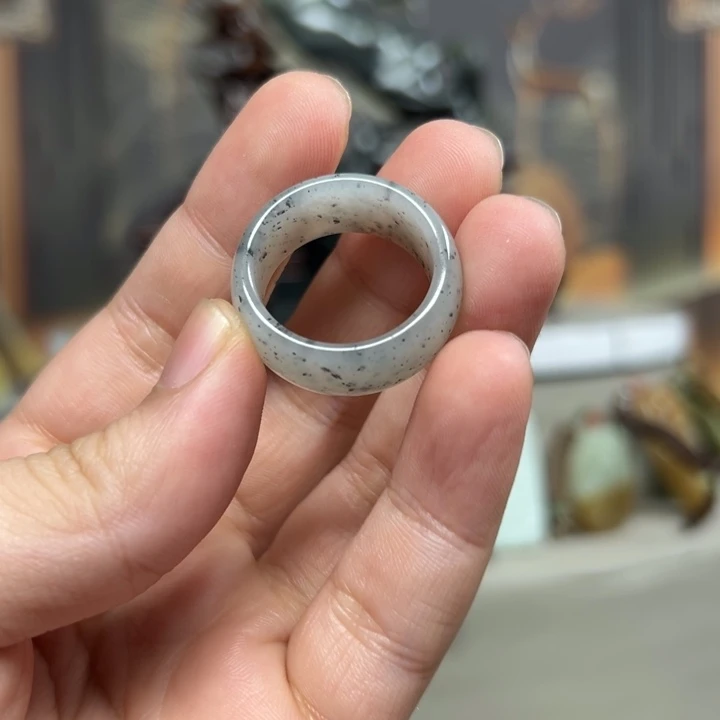 和田玉未镶嵌把件