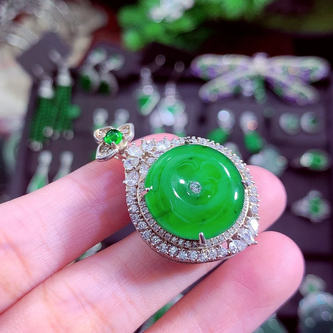 颈饰未镶嵌翡翠天然