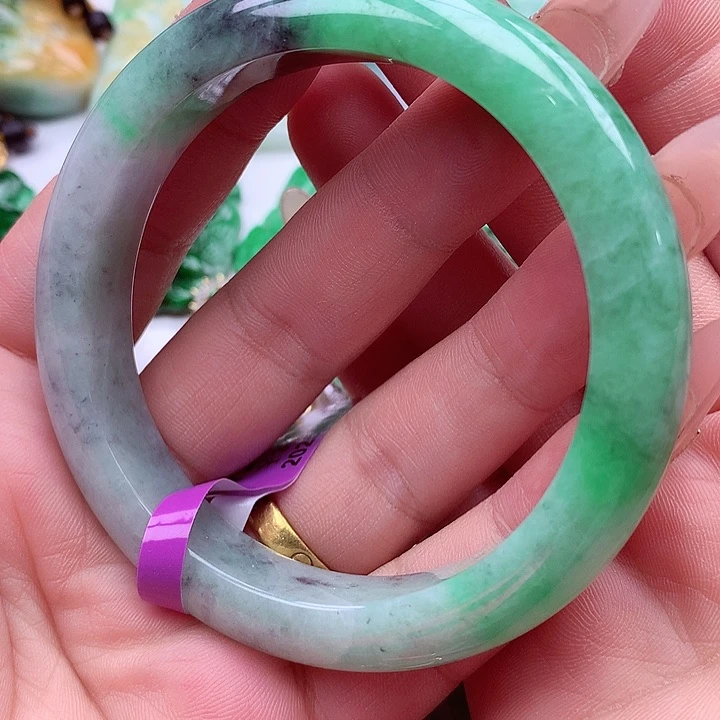 翡翠手镯未镶嵌翡翠手镯