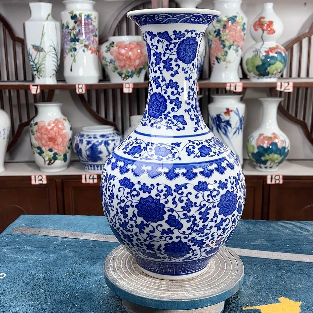 摆件景德镇陶瓷缠枝