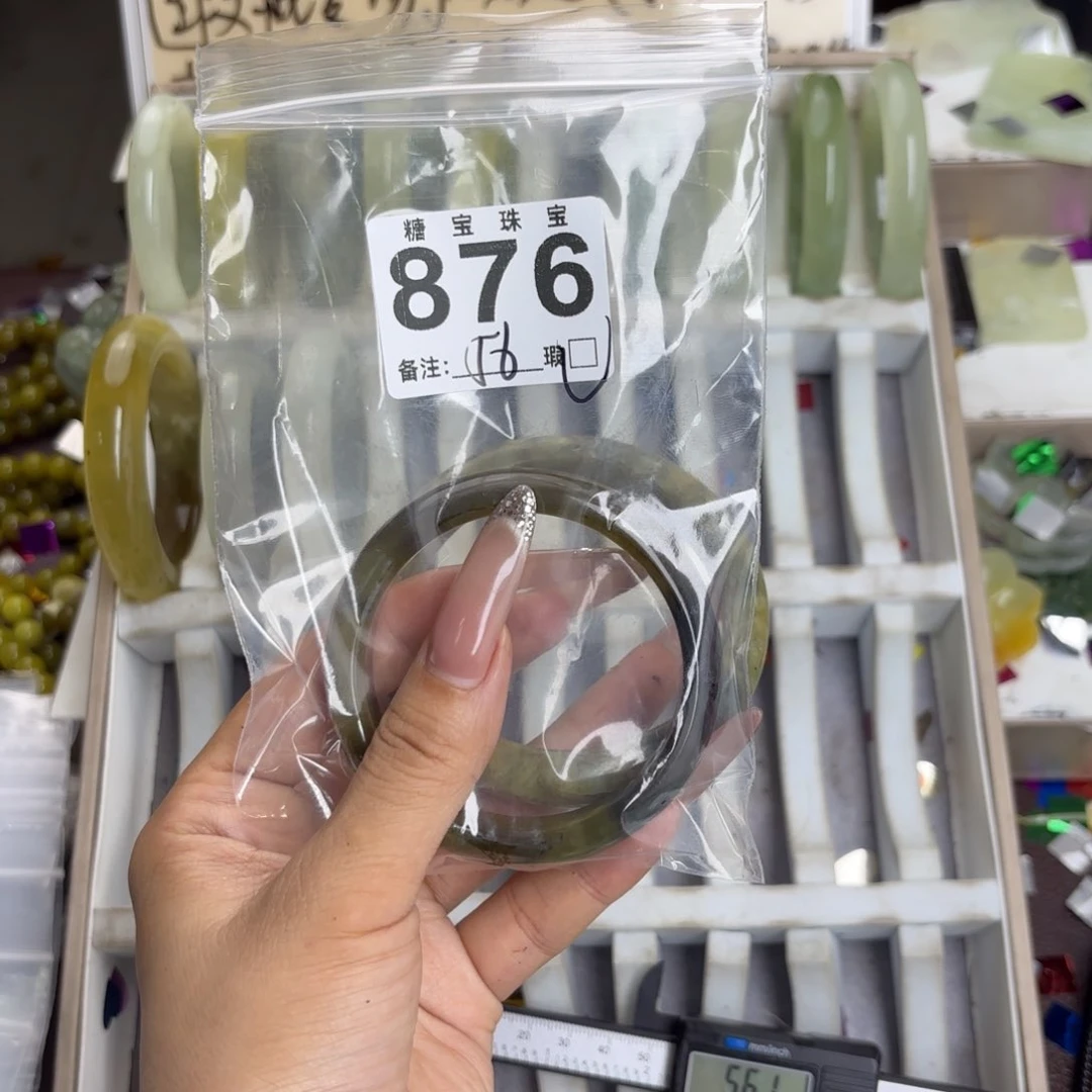 未镶嵌蛇纹石玉手镯蔡****O