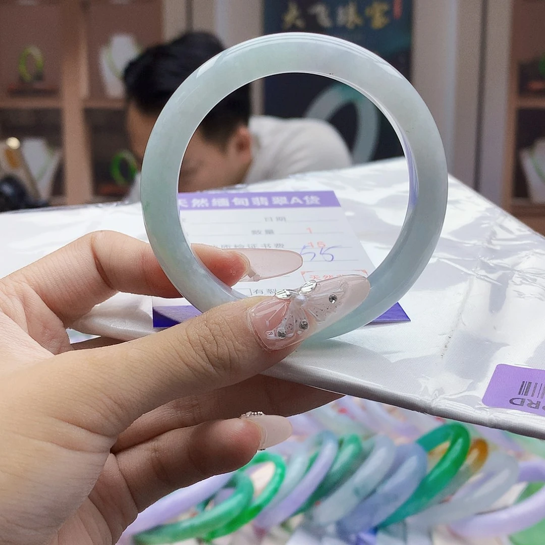 翡翠手镯未镶嵌56789988999999990