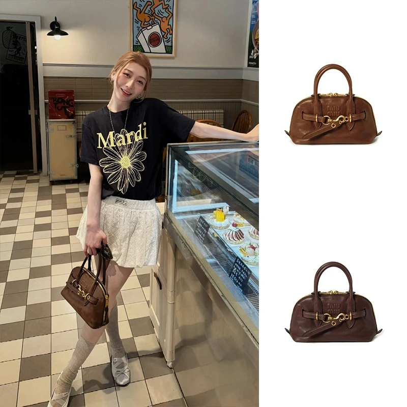 未使用 MIU MIU/缪缪 纳帕皮扣带贝壳手提包Aventure 小号