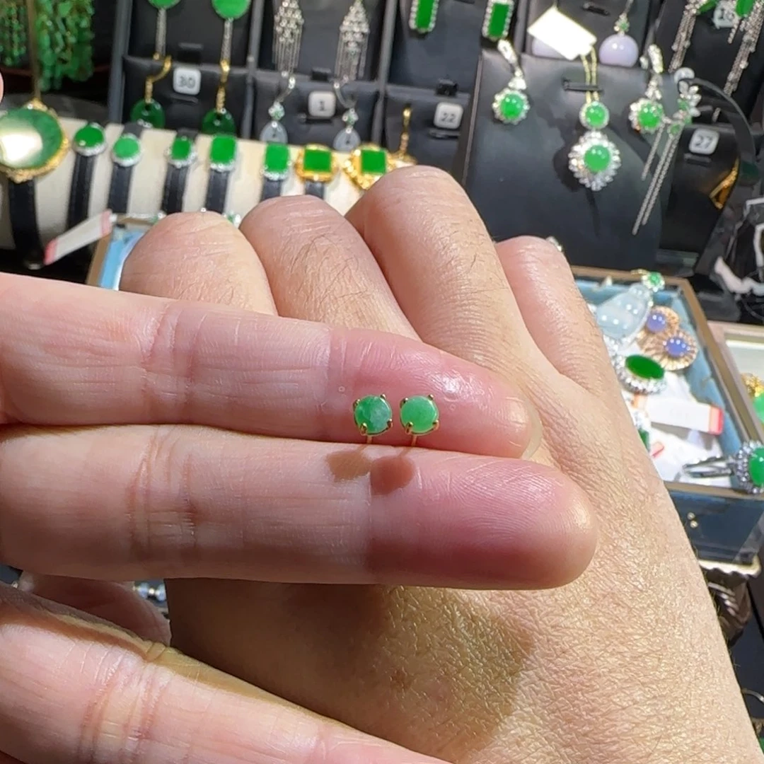 翡翠18K金镶嵌颈饰耳钉