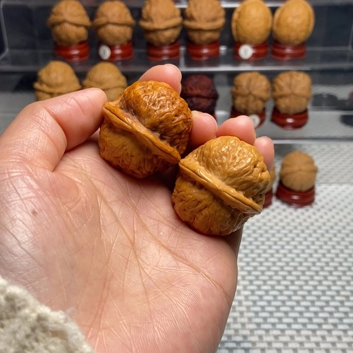 文玩核桃把件32碧波元宝