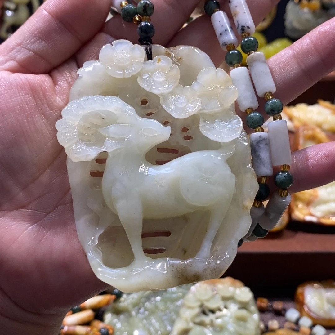 蛇纹石玉颈饰未镶嵌