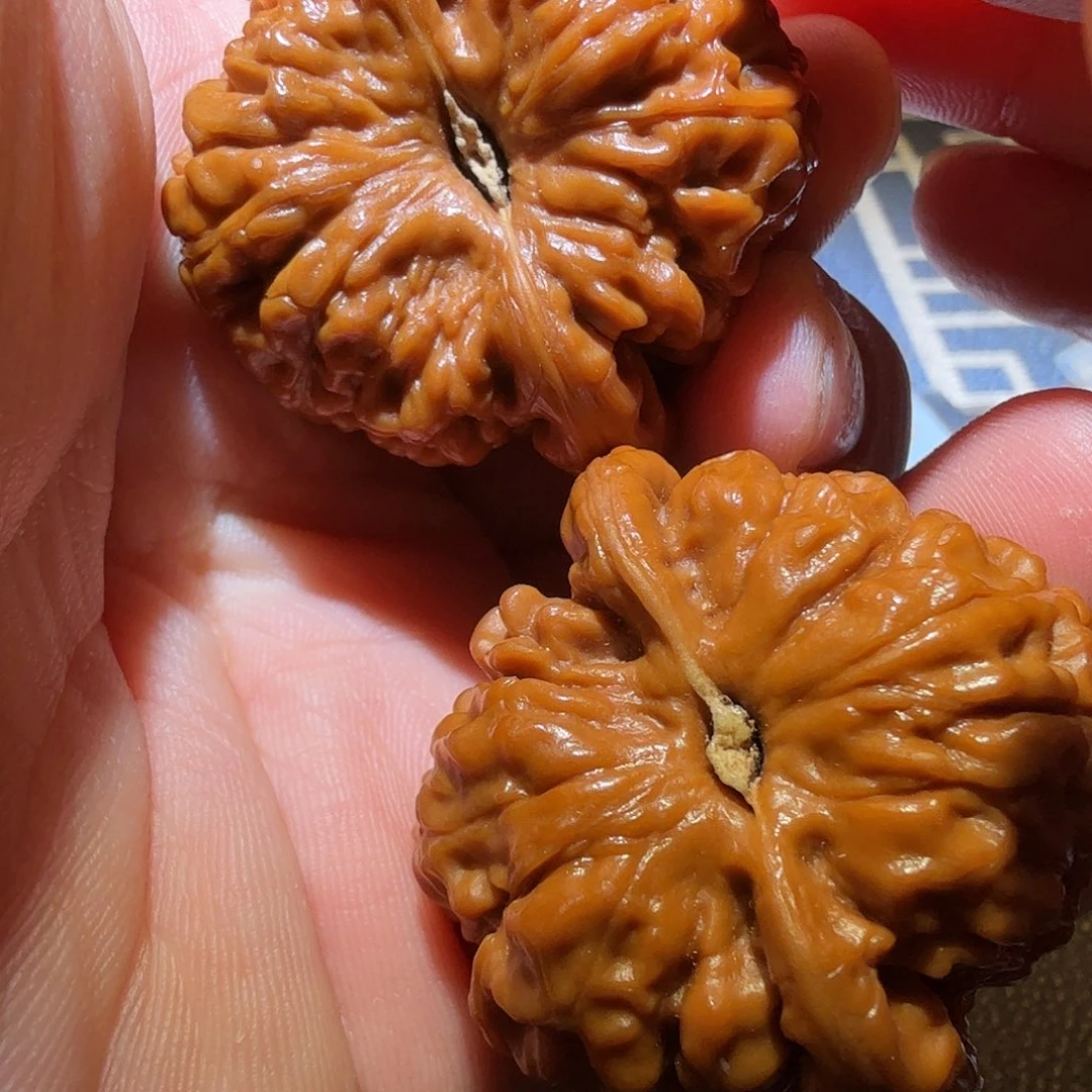 文玩核桃吊坠金字塔