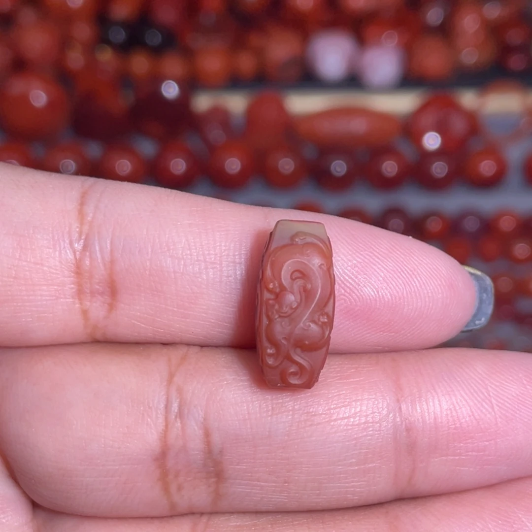 南红玛瑙未镶嵌包浆仿古龙四方桶珠