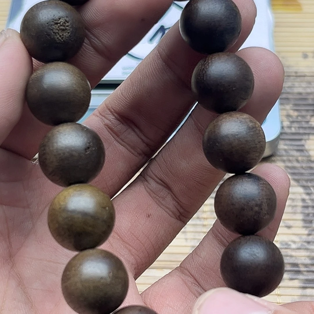 沉香沉香碎屑鹦哥绿