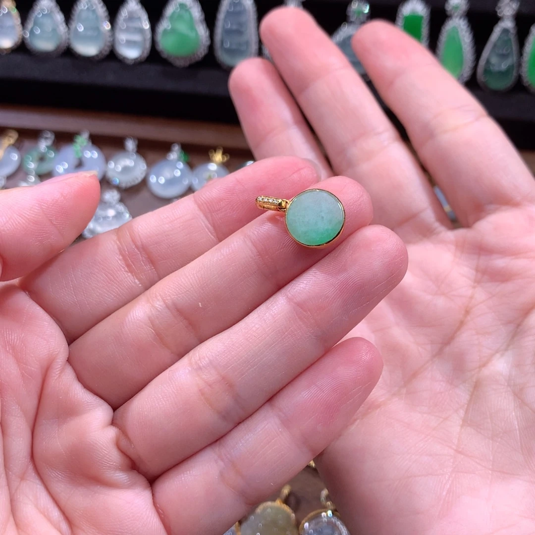 静***待翡翠18K金镶嵌颈饰翡翠