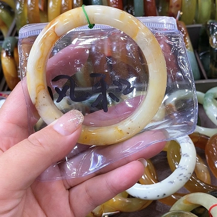 未镶嵌蛇纹石玉手镯风**水