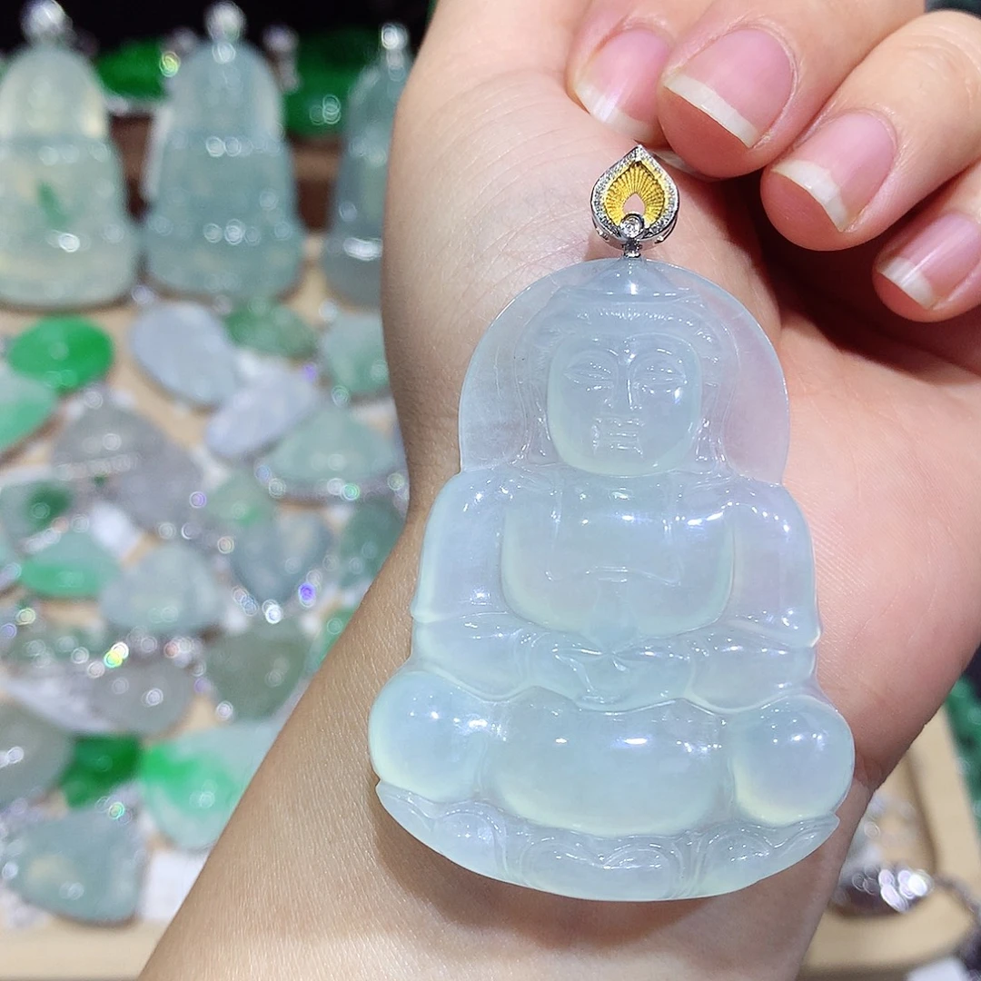 翡翠18K金镶嵌颈饰观音