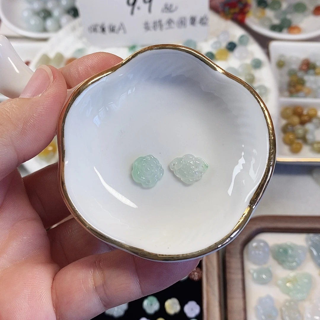 扬****翡翠未镶嵌颈饰天然A货