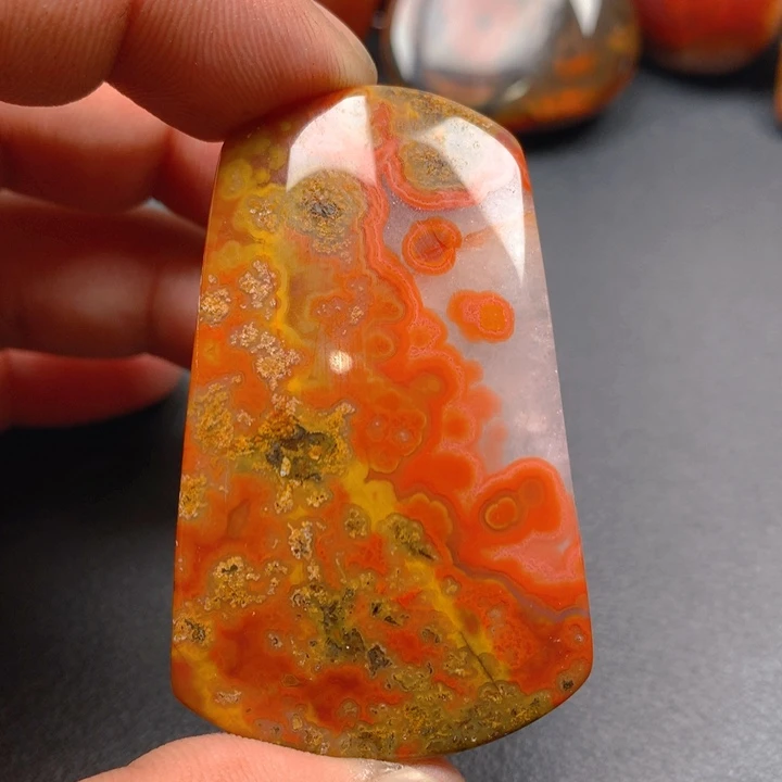 玛瑙/玉髓颈饰未镶嵌行***止