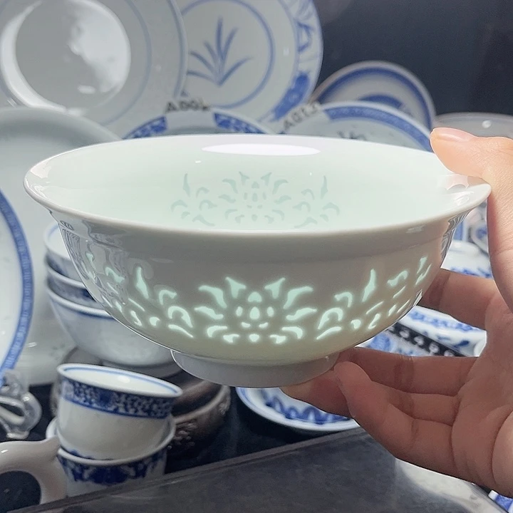 碗隐青雕塑缠枝莲六寸面碗