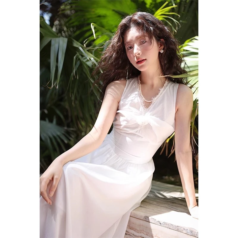 梅子熟了 法式V领无袖连衣裙女夏季新款小个子白色收腰显瘦长裙