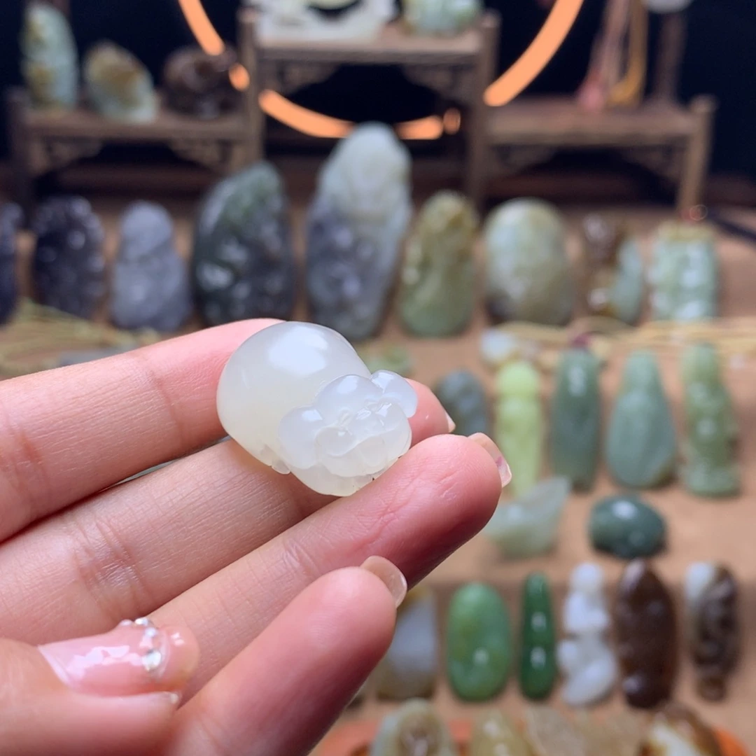 和田玉挂件未镶嵌风****?